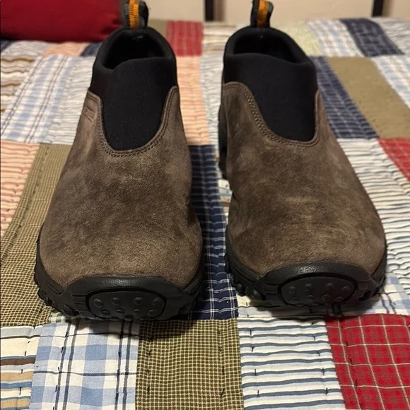 Good as new Merrell Men's Brown Slip-On Shoes. - Picture 2 of 3
